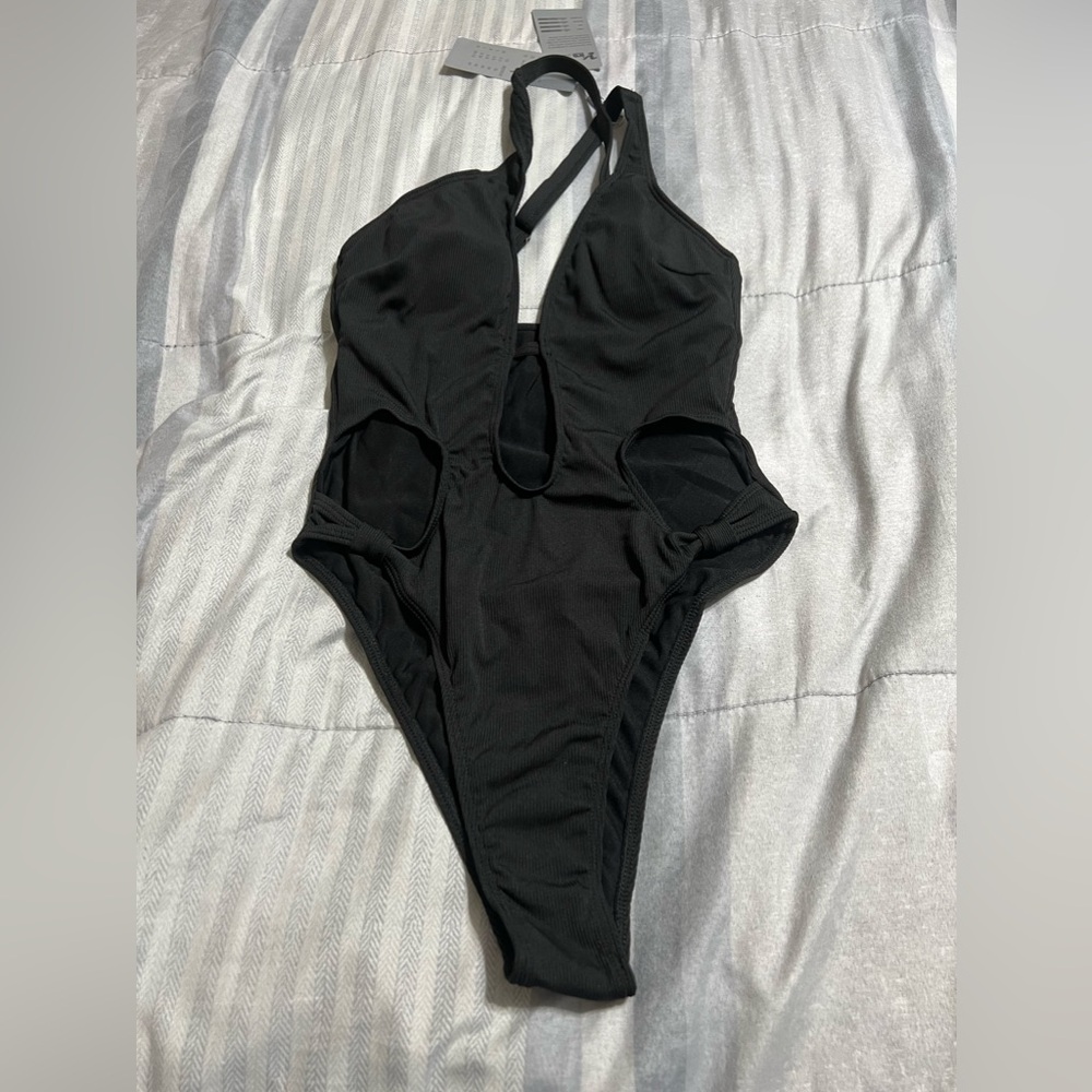 Women Yira Sportswear One Piece Swimsuit Size (S)